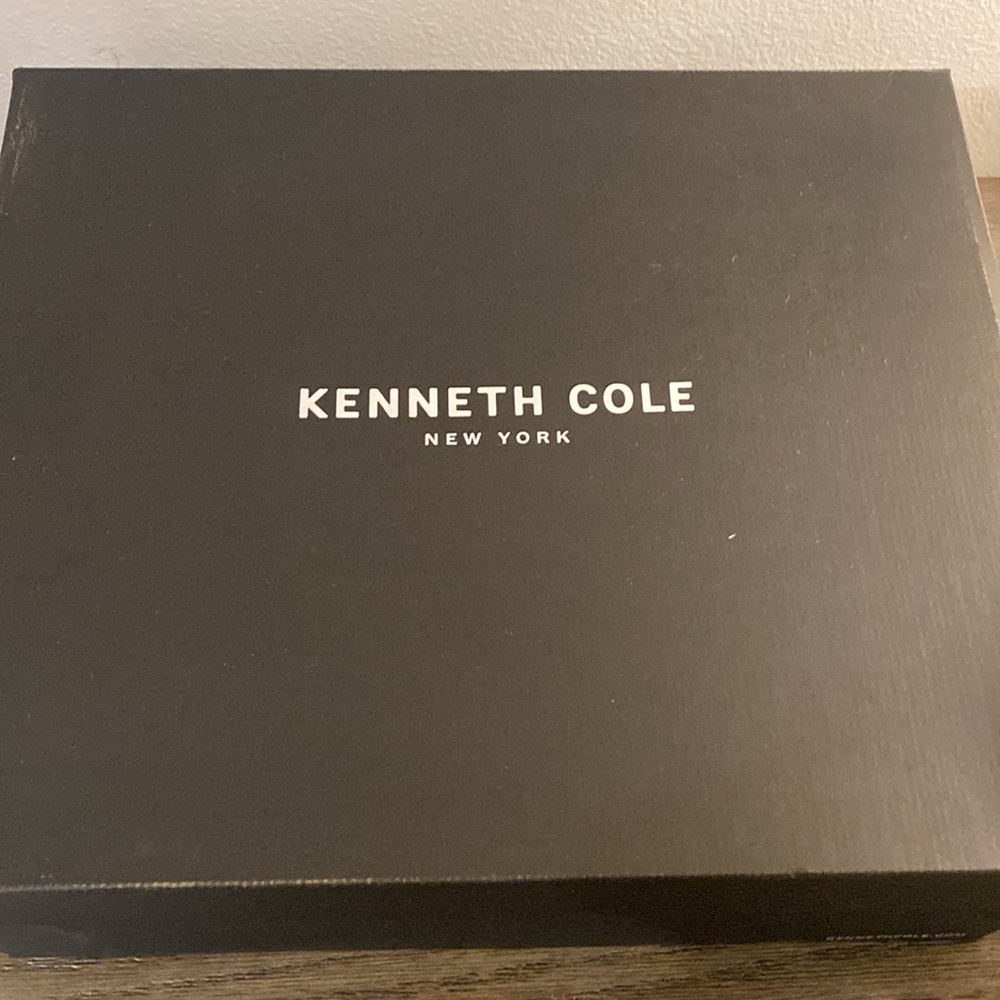 NIB [Kenneth Cole New York] Radell Lace-Up Lug Hiking Boots Olive Womens 5.5 - Picture 9 of 10